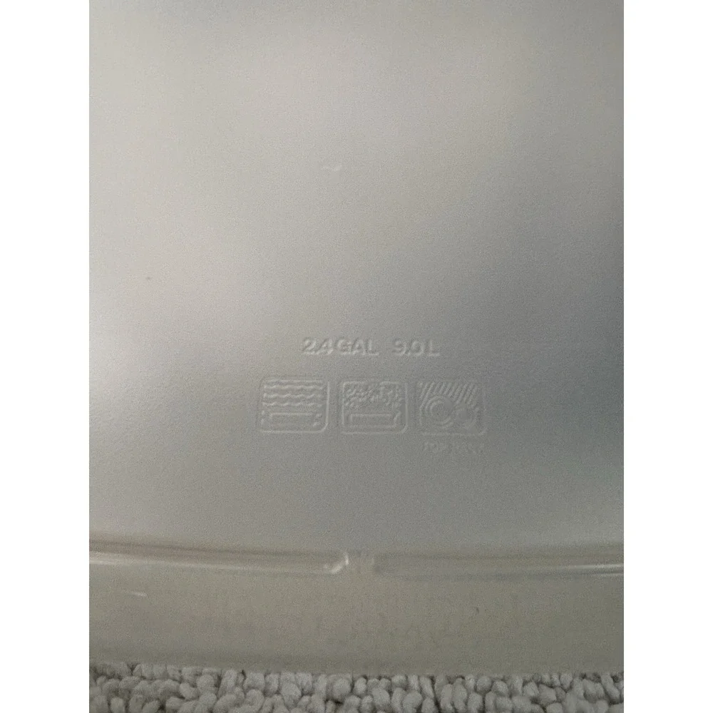 VTG Rubbermaid 2.4 GAL Food Storage Container Clear Snap‎ Lid 